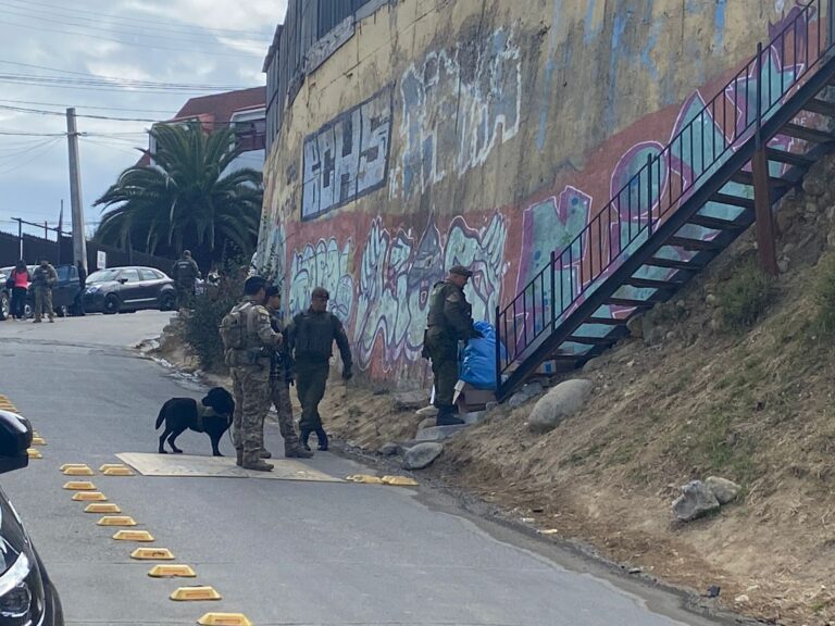 Falsa amenaza de bomba obligó a evacuar Colegio Aconcagua de Quilpué  