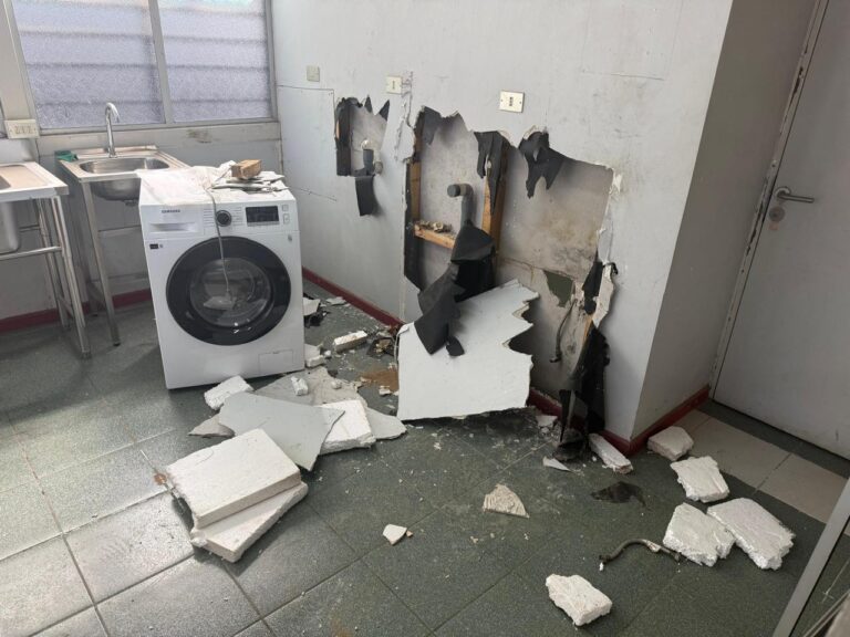 Funcionarios de SLEP y carabineros detienen a delincuente que robaba en liceo