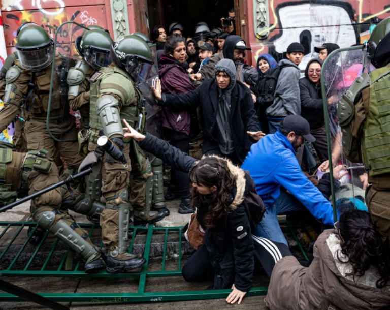 Tensión y detenidos deja desalojo de «Espacio Katarcis» en Valparaíso
