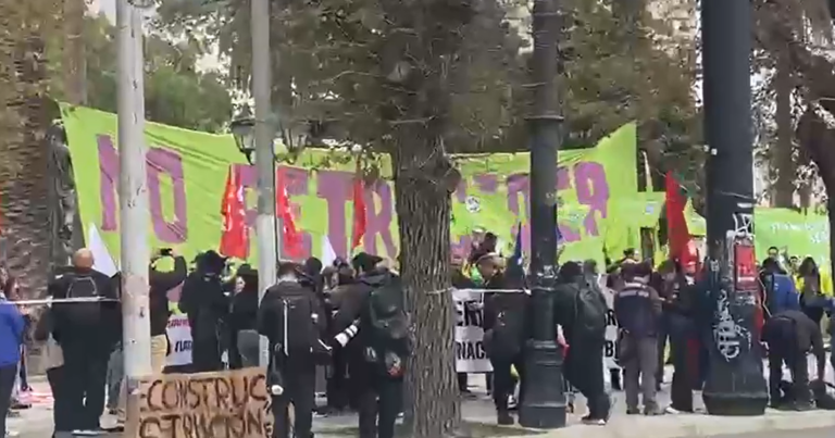 Organizaciones sociales se manifiestan en Valparaíso en la antesala de la Cuenta Pública