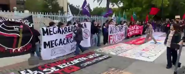 Estudiantes marcharon por Valparaíso contra políticas del Gobierno y anuncios de la Cuenta Pública