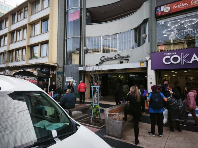 Operativo policial en galería de Viña del Mar termina con incautación de más de 700 especies falsificadas y dos detenidos